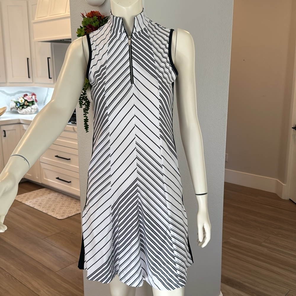 Tail Black & White Sleeveless
Striped Dress Size S